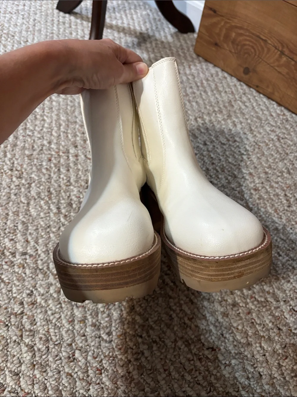 Oasis Society sz 8.5 Aubrey off-white platform panel boots